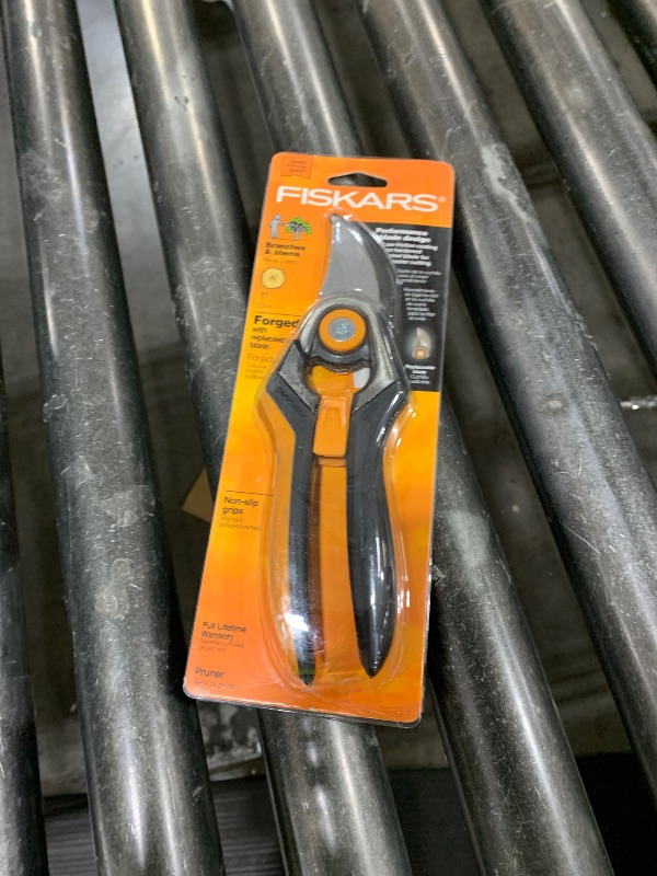 Photo 1 of Fiskars Bypass Pruning Shears, 1-Inch Cut Capacity Softgrip Pruner, Forged Steel Replaceable Blade Stays Sharp Through Heavy Use with Rust Resistant, Low-Friction Coating