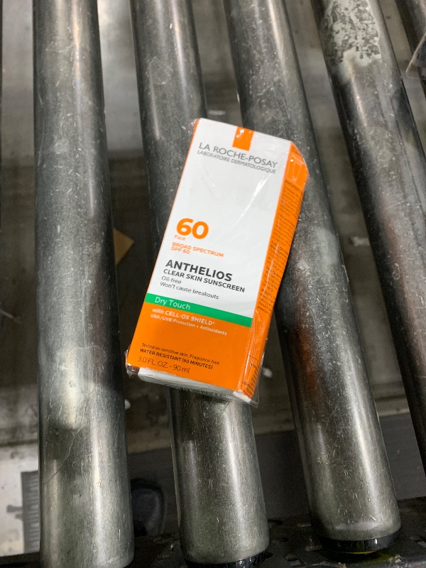 Photo 1 of La Roche-Posay Anthelios Clear Skin Sunscreen Dry Touch SPF 60, Oil Free Sunscreen For Face, Oil Absorbing, Broad Spectrum SPF + Antioxidants, Non-Greasy, Oxybenzone Free, Travel Size