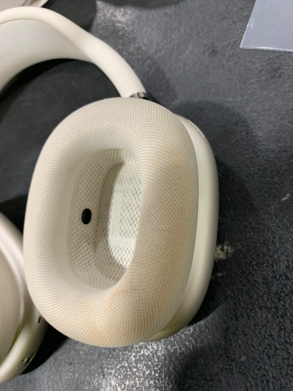 Photo 1 of Apple AirPods Max Wireless Over-Ear Headphones, Pro-Level Active Noise Cancellation, Transparency Mode, Personalized Spatial Audio, USB-C Charging, Bluetooth Headphones for iPhone - Starlight