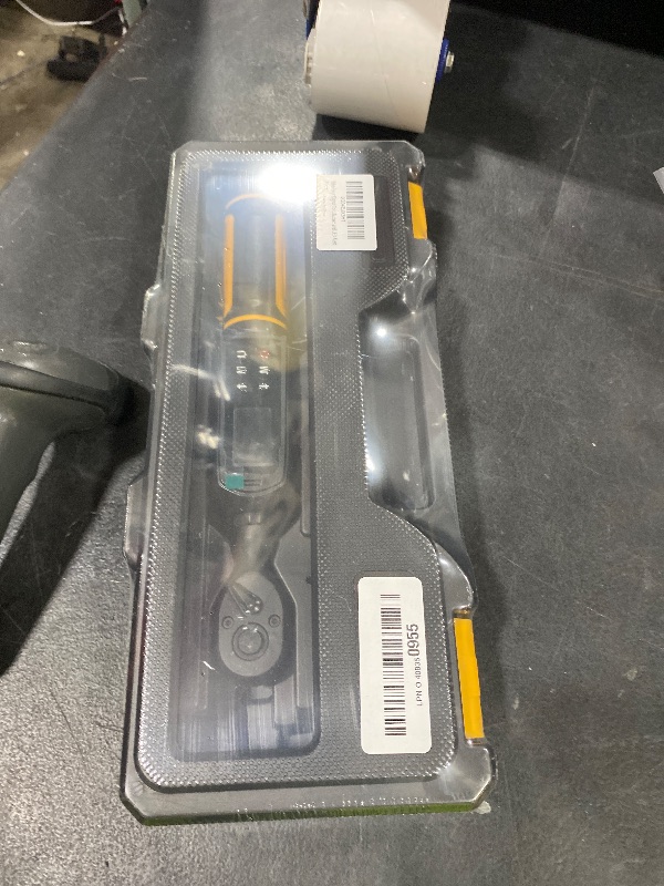Photo 1 of Uharbour Digital Torque Wrench 3/8 Drive, 0.66-44.29Ft.lbs/0.9-60Nm Range, Electric Torque Wrench with Dual Direction Ratchet, ±1% Accuracy with Vibration, Buzzer and LED Alert