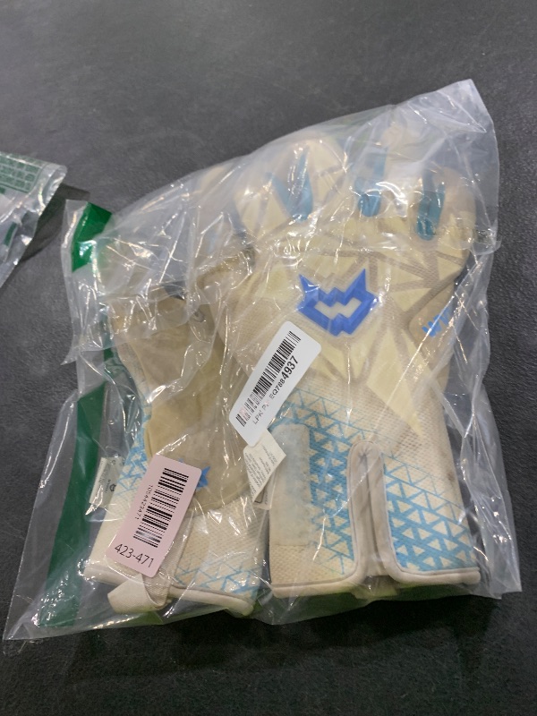Photo 1 of WVVOU Professional Goalkeeper Gloves for Adults and Youth Soccer Goalie Gloves Breathable Soccer Gloves High Performance Guantes De Portero with 4+3mm Sticky Super Grip Latex Palm
