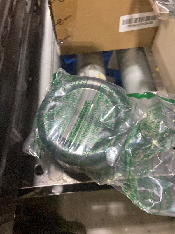 Photo 1 of 3M Chrome and Metal Polish, 39527, 10 oz, Used on Wheels, Trim and Bumpers, for Automotive