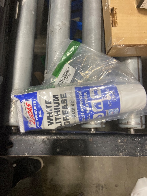 Photo 1 of Lucas Oil 10533 White Lithium Grease - 8 oz. Squeeze Tube