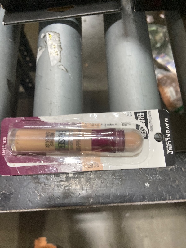 Photo 1 of Maybelline Instant Age Rewind Eraser Dark Circles Treatment Multi-Use Concealer, 121, 1 Count (Packaging May Vary)