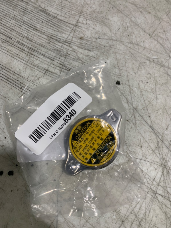 Photo 1 of HZEL Car Radiator Cap, OEM#16401-31650 Stainless Steel Vehicle Coolant Reservoir Tank Cover Replacement, Automobile Radiator Cover Accessories, Compatible with Avalon Venza ES300h GS350
