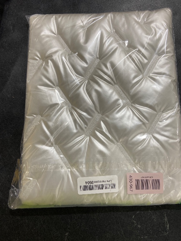 Photo 1 of GAOCHY 13 Inch Puffy Laptop Sleeve for MacBook Air 13 M4/M3/M2/M1, 13 Inch iPad Air M3 2025, iPad Pro M4 2024, Envy x360 13, Vivobook 13, Latitude, 13.8-13.5 Inch Surface Laptop 7-1, Pearl White