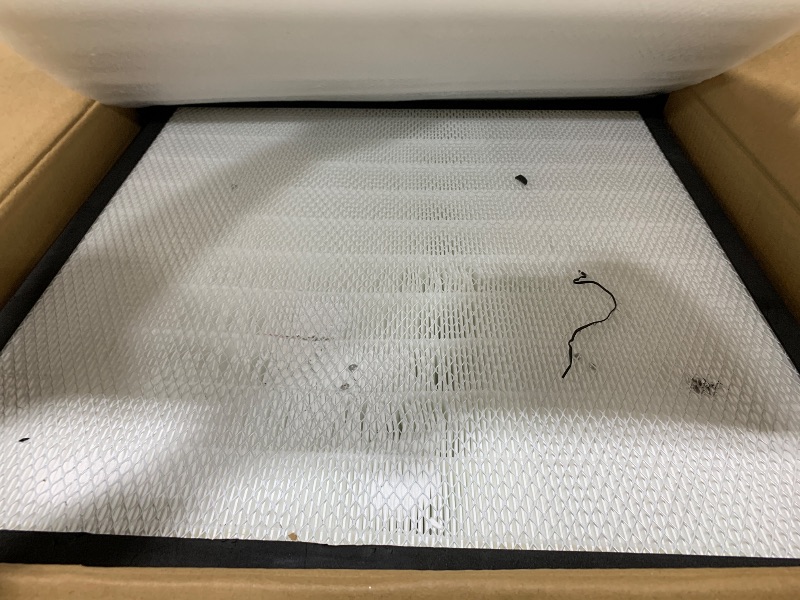 Photo 1 of YJINGRUI Laminar Flow Hood, H-14 HEPA Filter with Safety Locks, Class 100/ ISO Class 5 Cleanliness, Fan Filter Unit 22.6x22.6in Flow Hood Mycology/Clean Room/Laboratory 110V