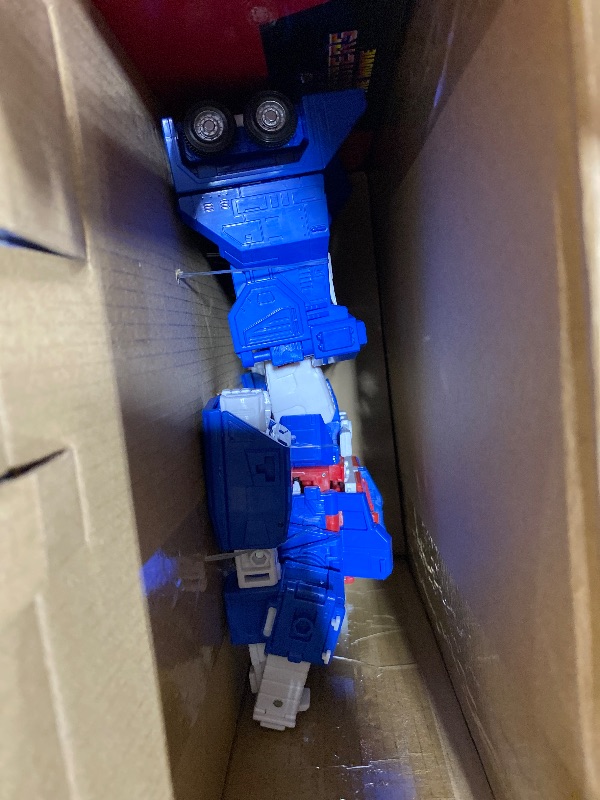 Photo 1 of Transformers Toys Studio Series Commander The The Movie 86-21 Ultra Magnus Toy, 9.5-inch, Action Figure for Boys and Girls Ages 8 and Up