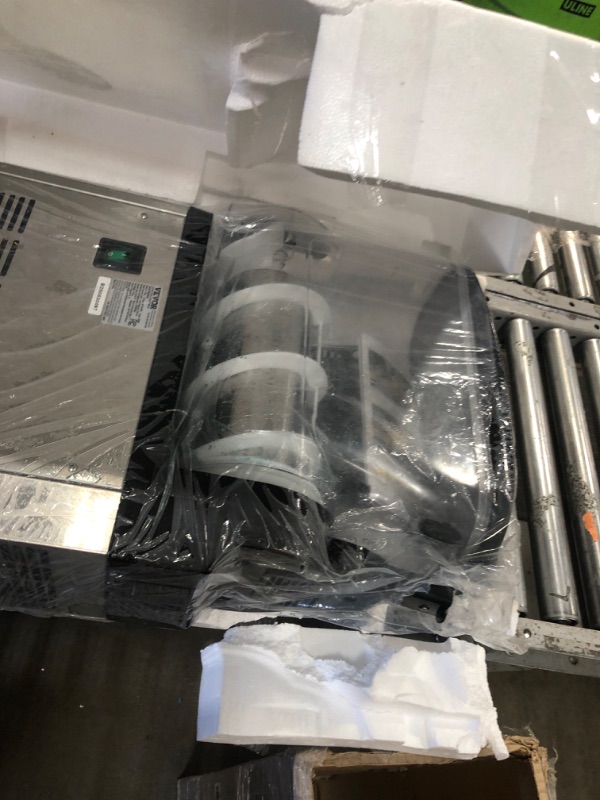 Photo 1 of **PARTS ONLY, Does NOT work. Leaks, it’s broken and missing a part.***VEVOR Slushy Machine, 15L Single Tank Commercial Margarita Machine, 60 Cups Stainless Steel Margarita Smoothie Frozen Drink Machine, Slushie Machine for Home Party Restaurants Cafe Bars