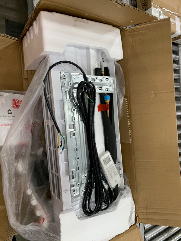 Photo 1 of ***********INCOMPLETE, THIS IS ONLY1 OF THE UNSIDE UNITS OF THIS AC SYSTEM**************
28K 3 Zone Mini Split Air Conditioner and Heater, 20 SEER2 208-230V 9000 + 9000 + 12000 BTU Wifi Mini Split AC/Heating System Multi Zone, Ductless, Wall Unit, with In