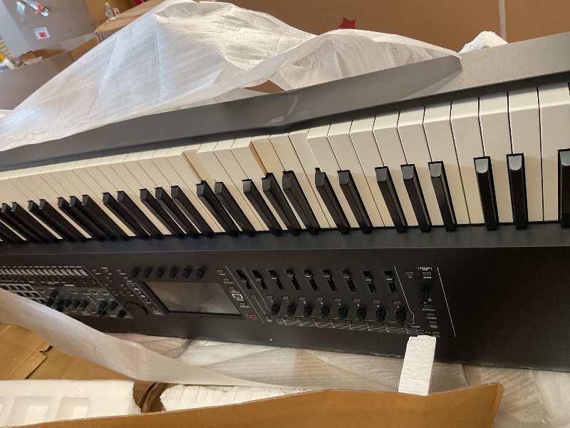 Photo 1 of ***PARTS ONLY***Roland FANTOM 8 EX Synthesizer | Top-Tier FANTOM with 88 Synth-Action Keys | Updated & Enhanced with the Latest Technology | Advanced Sound Engines | Over 7000 Onboard Sounds | Deep DAW Integration