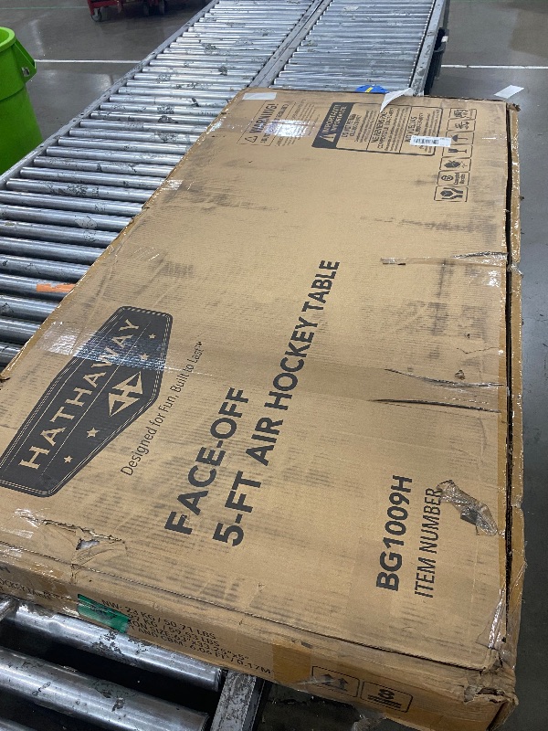 Photo 1 of **FOR PARTS ONLY**
Hathaway Face-Off 5-Foot Air Hockey Game Table for Family Game Rooms with Electronic Scoring, Free Pucks & Strikers