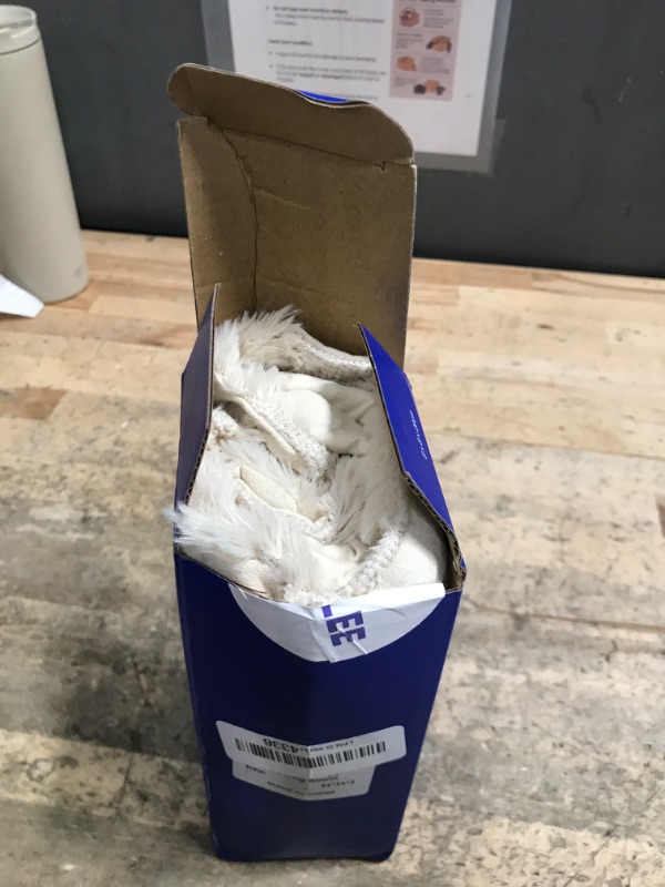 Photo 1 of (COVERS ONLY)  MIULEE Christmas Throw Pillow Covers Beige Christmas Decorations Set of 2 Xmas Tree 22x22 Pillow Covers Soft Plush Faux Wool Pillowcases Holiday Festivals Winter Home Decor Sofa Couch Bed Porch