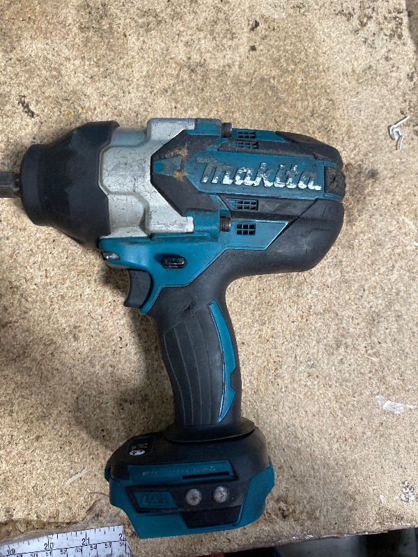 Photo 1 of ***SEE NOTES***Makita XWT08XVZ 18V LXT Lithium-Ion Brushless Cordless High Torque 1/2" Sq. Drive Utility Impact Wrench