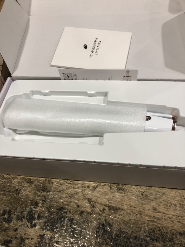 Photo 1 of ***(HEAVILY USED/ MINOR SCRATCHES)***T3 SinglePass StyleMax Professional 1" Ceramic Flat Iron with Custom Heat Automation, 9 Heat Settings, Longer Ceramic Plates, For Straightening, Waving, Curling & Styling