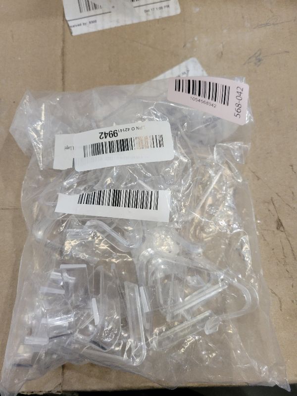 Photo 1 of 24 Pieces Transparent Clear Tablecloth Clips, Plastic Table Cloth Clips?Windproof Table Cover Holder Clamps?Table Cloth Holder for Christmas Home Wedding Party Indoor Outdoor Camping Picnic (Large)