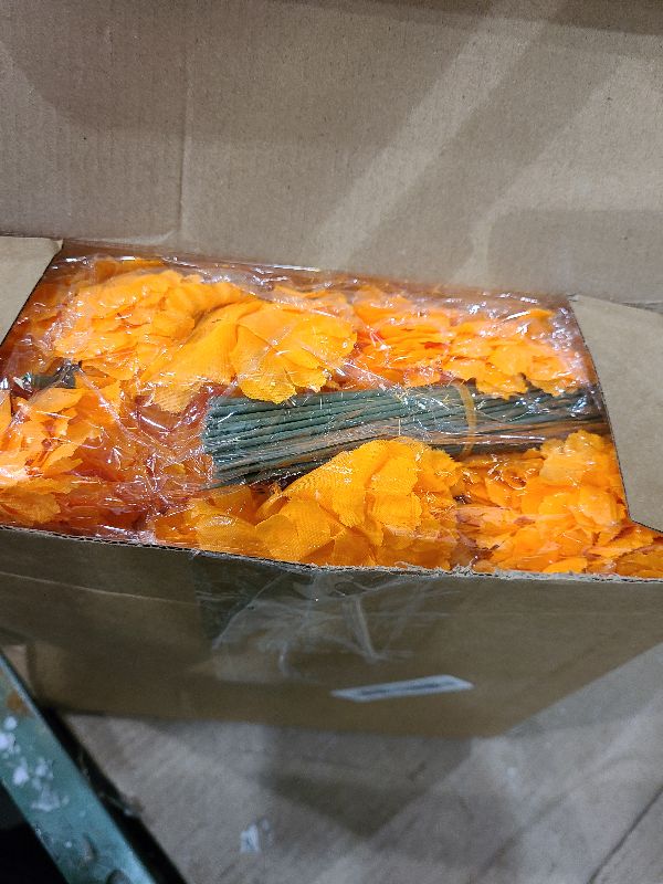 Photo 1 of 100 Pcs Artificial Marigold Flowers with Stems 3.5 Inch Day of The Dead Silk Marigold False Flower Halloween Party Dia De Los Muertos Decor Altar Decors for DIY Marigold Garland (Orange,Yellow)