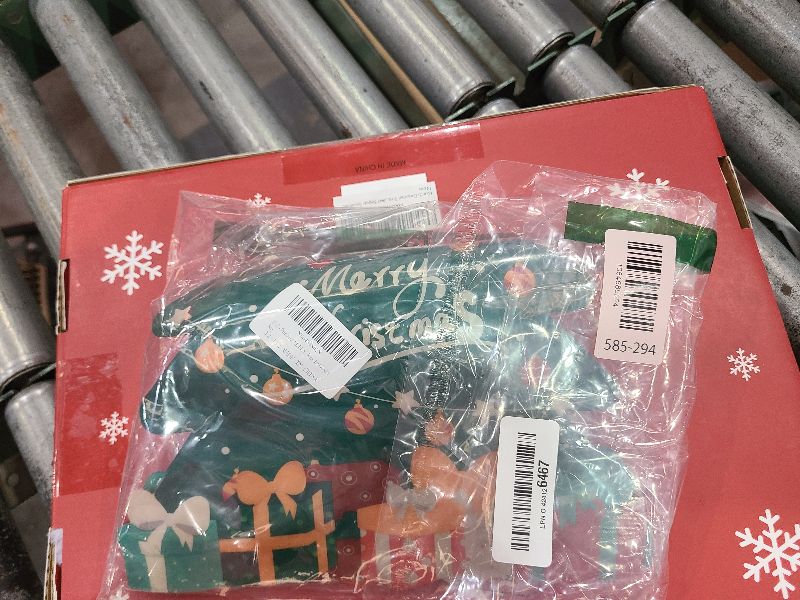 Photo 1 of 10Pcs Christmas Goodie Bag Reusable Ziplock Bags Xmas Tree Shape Merry Christmas Treat Bags With Handle for Candy, Cookie, Party Supplies