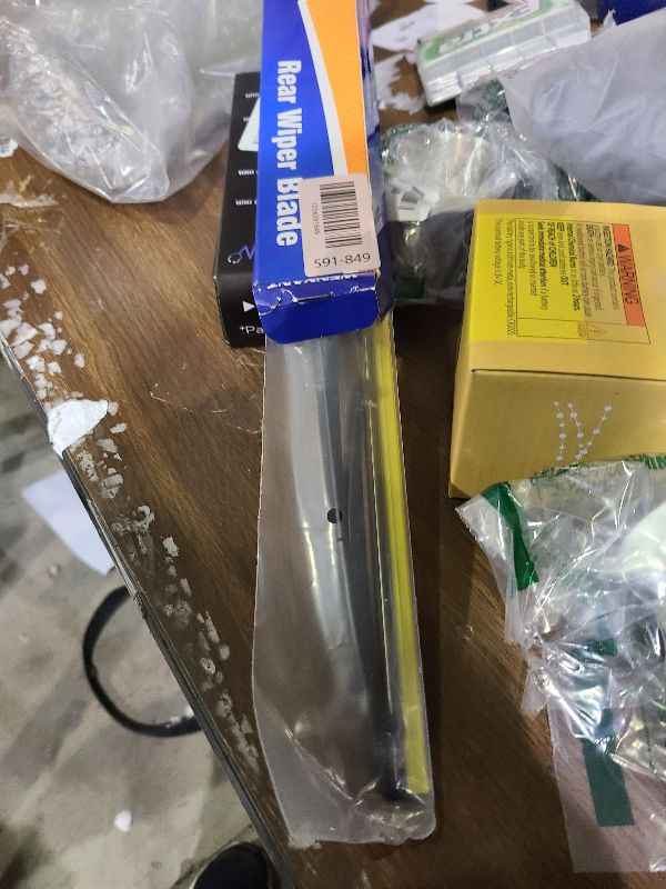 Photo 1 of 16 inch Rear Windshield Wiper Blade Replacement for Toyota Sienna 2020-2011 Prius 2022-2004 Lexus GX470 2009-2003 Back Window Windshield Wiper blades 16-A H409