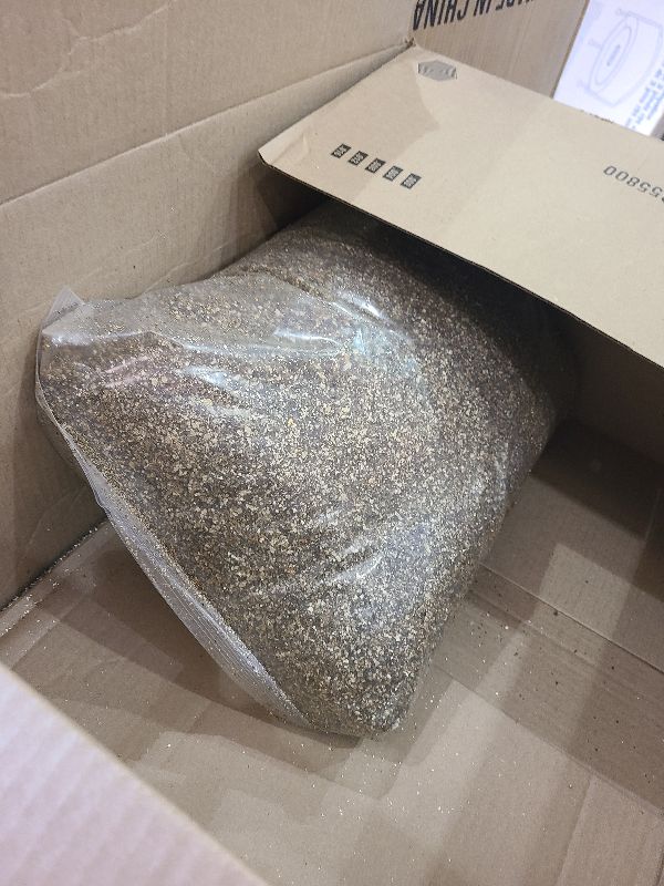 Photo 1 of 20QT Horticultural Vermiculite Bulk, Organic Vermiculite for Plants, Course Grade Vermiculite for Gardening, for houseplants, for Mushrooms, to Maintain Soil Moisture and Plant Growth(2-4mm)