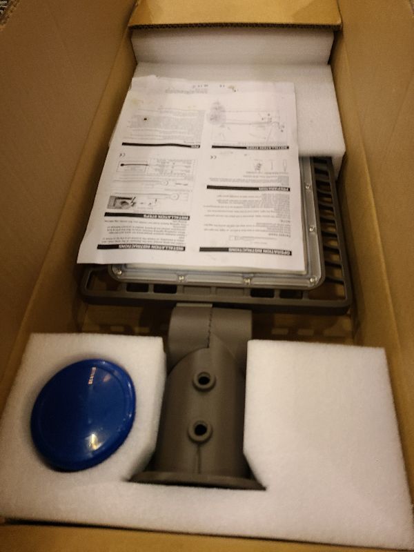 Photo 1 of 200W LED Parking Lot Lights Outdoor, 26000LM Commercial Street Light with Dusk to Dawn Photocell, IP65 Waterproof, 6500K 100-277V Slip Fitter Mount Shoebox Pole Lights for Yard Garage 1 Pack