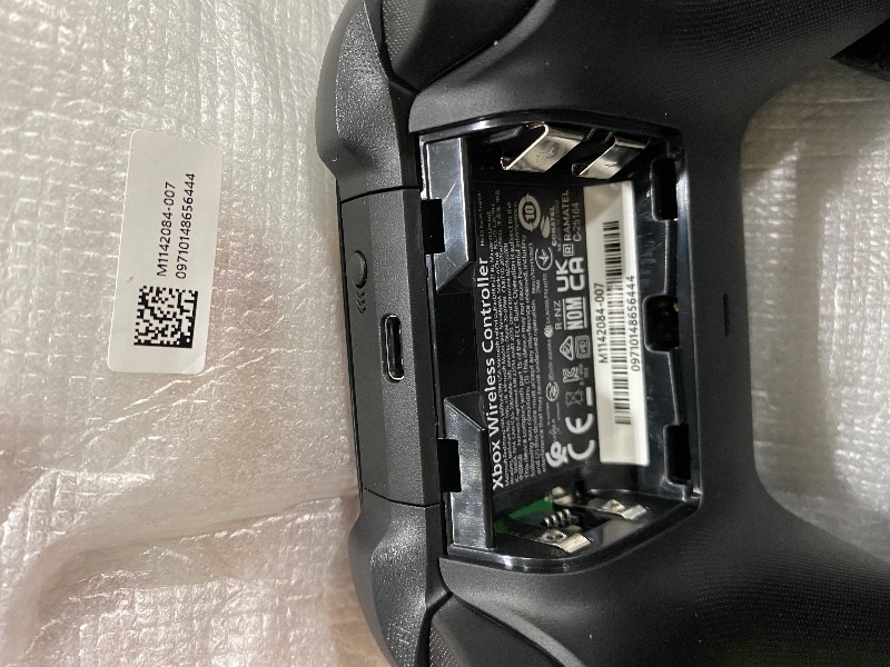 Photo 1 of Xbox Series X - Gaming Console - 1TB SSD - Includes Wireless Controller - 4K Gaming - 120FPS - Carbon Black