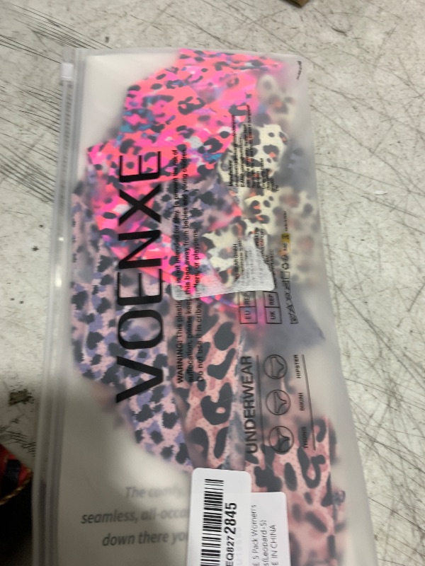 Photo 1 of voenxe Seamless Thongs for Women No Show Thong Underwear Women 5-10 Pack (G-5 Pack Leopard Print, Small)