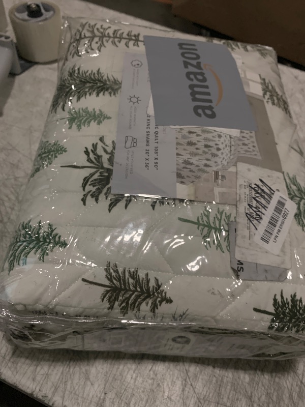 Photo 1 of Great Bay Home 3-Piece Reversible Forest Cabin Bedspread King Quilt. All-Season, Comfortable, Soft Quilt Set - Truckee