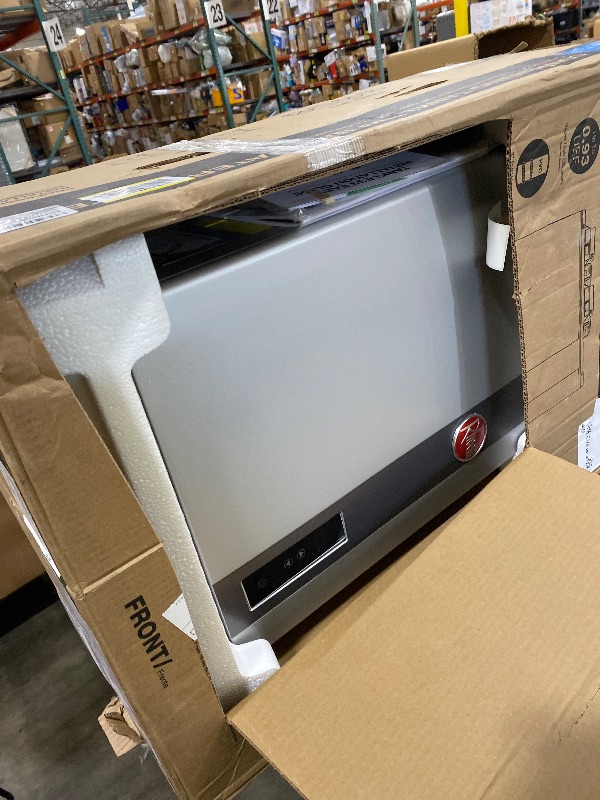 Photo 1 of Rheem RRTGH84DVLN3701171 Rheem RTGH Series 8.4 GPM 157,000 BTU 120 Volt Residential Indoor Natural Gas Tankless Water Heater Stainless Steel