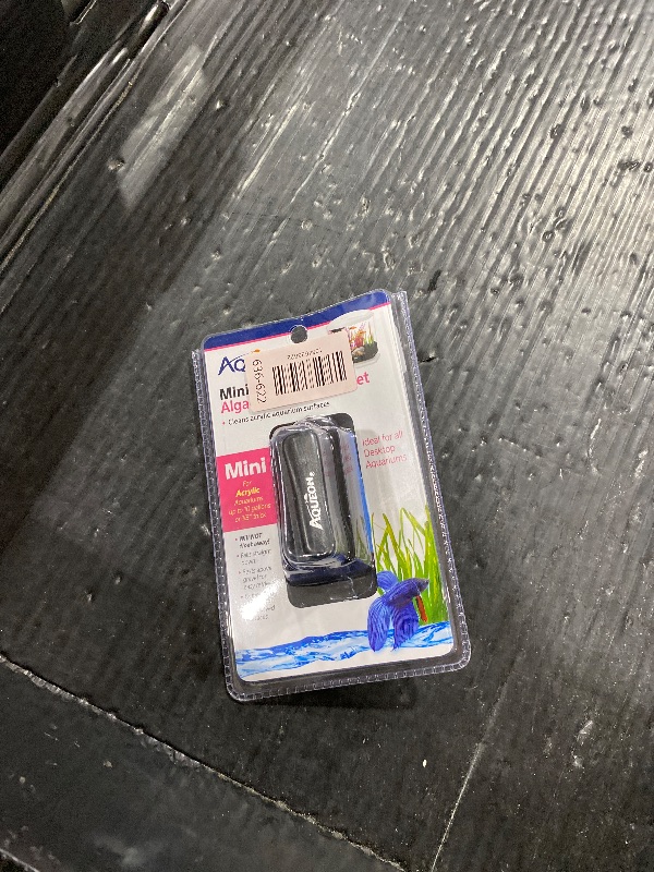 Photo 1 of Aqueon Aquarium Algae Scraper, Fish Tank Cleaning Magnets for Glass/Acrylic, Mini
