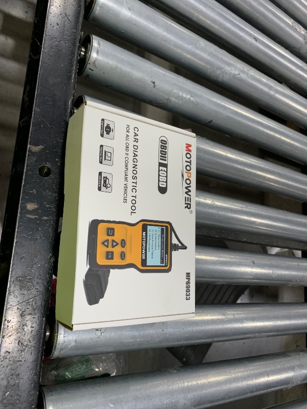 Photo 1 of MOTOPOWER MP69033 Car OBD2 Scanner Code Reader Engine Fault Scanner CAN Diagnostic Scan Tool for All OBD II Protocol Cars Since 1996, Yellow