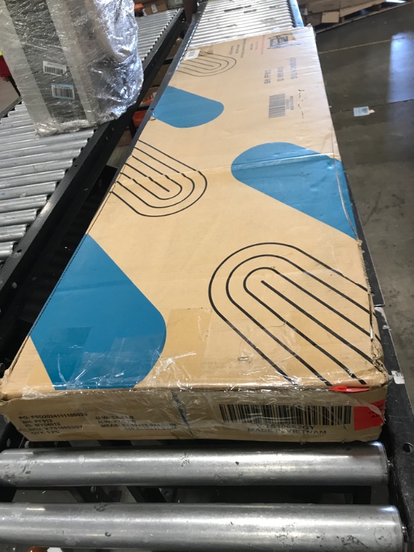 Photo 1 of unknown brand/size table/desk 