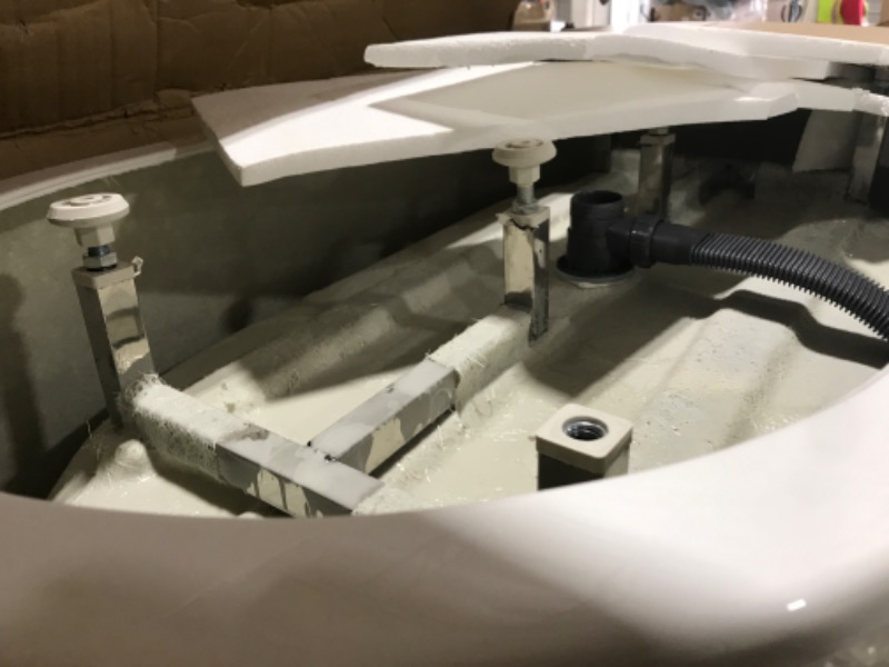 Photo 1 of bathtub unknown brand/size 