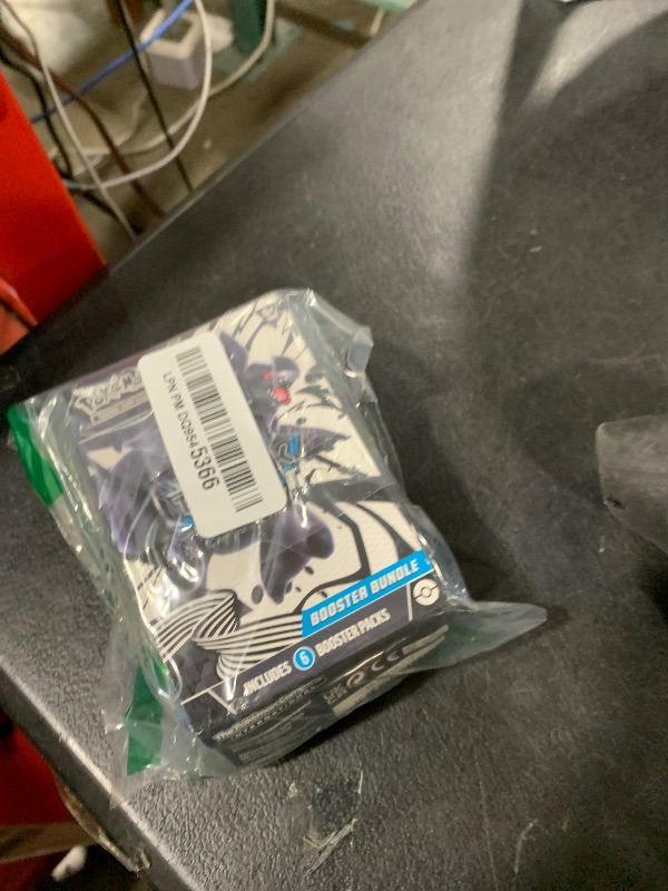 Photo 1 of Pokemon TCG Scarlet & Violet 10.5 Black Bolt Booster Bundle Set