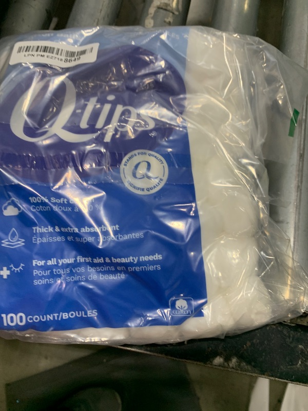Photo 1 of Q-tips Super Jumbo Cotton Balls for Beauty, First Aid and Baby Care, 100% Thick Cotton, 100 Count