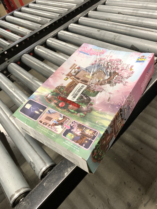 Photo 1 of Cherry Blossom Treehouse Building Set for Girls 8-12, Compatible with Lego Friends, Flowers House Japanese Izakaya Shop Architecture Building Blocks with Light for Adults, Gift Toy for Kids (1098 PCS)