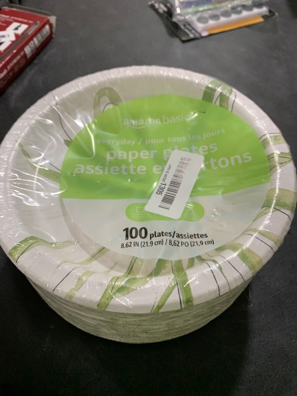 Photo 1 of Amazon Basics Everyday Paper Plates, 8.62 Inch, Disposable, 100 Count