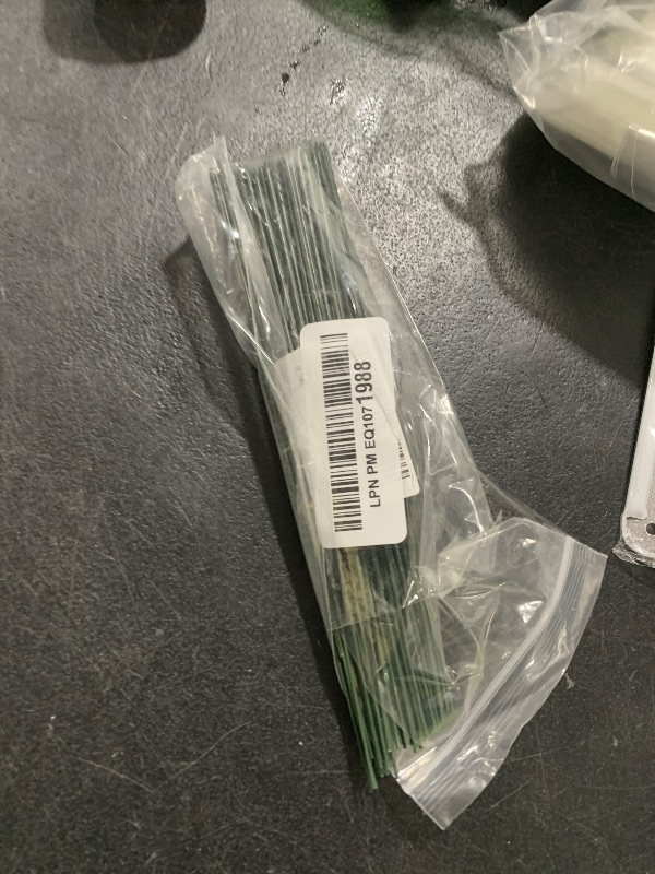 Photo 1 of GAQWOK Green Floral Stems - 100pcs Plastic Flower Rods for Bouquets and Arrangements, Ideal for Crafts and Florists (17CM /6.7in)