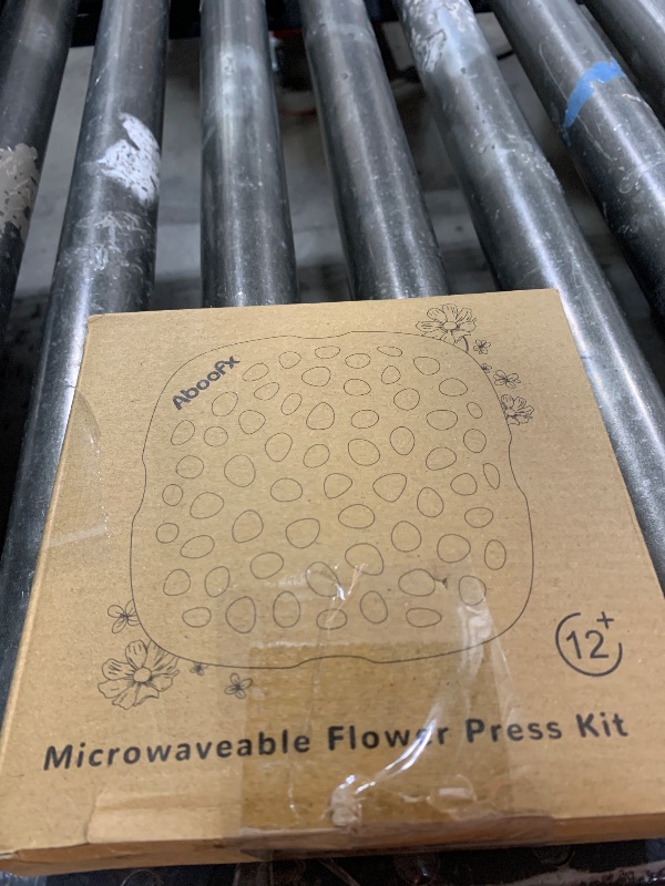 Photo 1 of Aboofx Microwave Flower Press Kit,6.3"x6.3" 3 Layers Quick Dry Flower Pressing with Washable Cloth for Pressed Flowers&Plant for DIY Art Craft Lovers,Beginners,Flowers Drying,Vibrant Color Retention