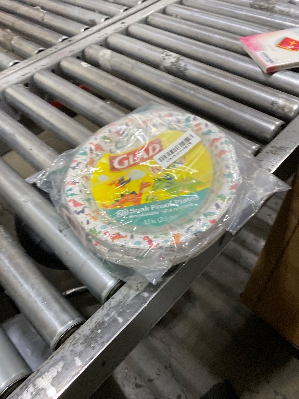 Photo 1 of Glad for Kids Dinosaur Theme Round Disposable Paper Plates - Heavy Duty, Soak Proof, Microwavable Plates, Perfect for Birthday Parties and Dinosaurs Lovers, 8.5 Inch, 20 Count - 3 Pack