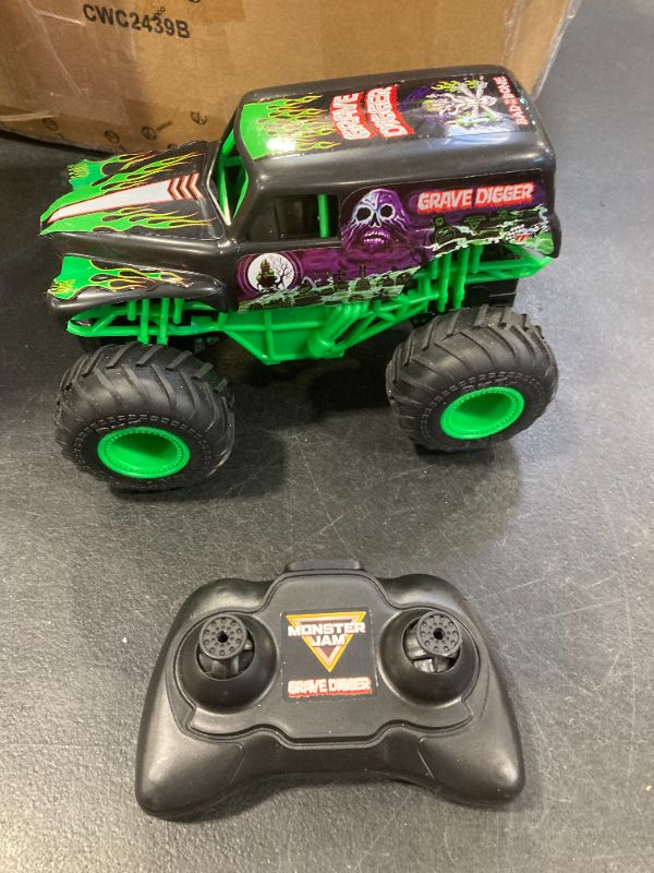 Photo 1 of * NON FUNCTIONAL * Monster Jam, Official Grave Digger Remote Control Monster Truck, 1:24 Scale, 2.4 GHz, Kids Toys for Boys and Girls Ages 4 and up