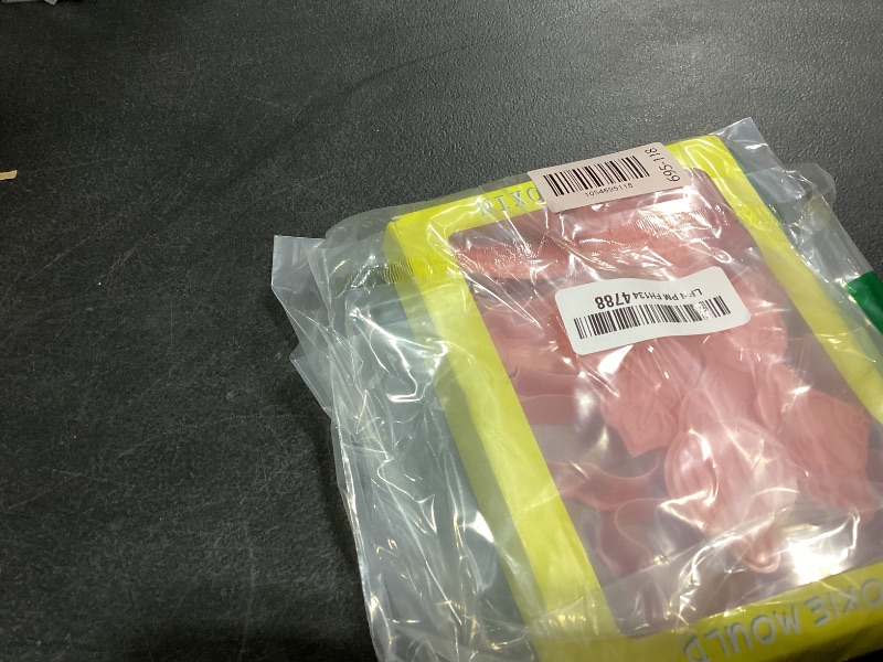 Photo 1 of 8 Pieces Cute Astronaut Cookie Cutters For Baking Alien Cookie Mould Press Meteor Cookie Mould Set Kitchen Tools Plastic Cookie Stamps (Alien)