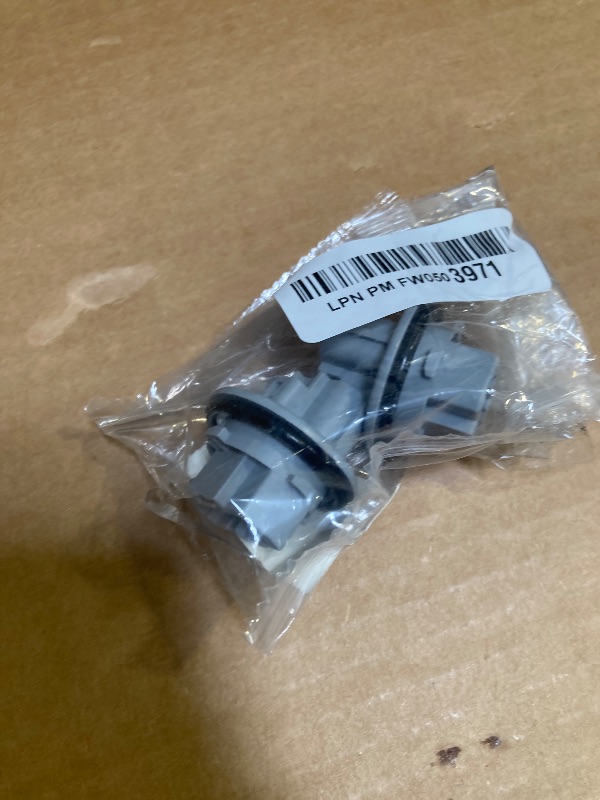 Photo 1 of 2 PCS Front Turn Signal Light Bulb Plug Socket, 90075-60060 Socket Plug Front Turn Signal Light Bulb Socket Replacement for Toyota Tundra, Tacoma, Sequoia, 4Runner, Venza