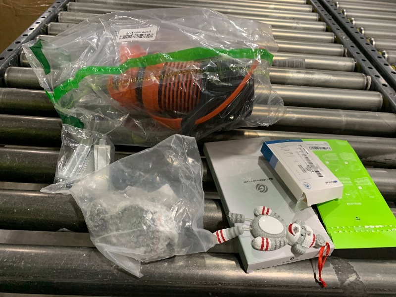 Photo 1 of small bundle of misc items