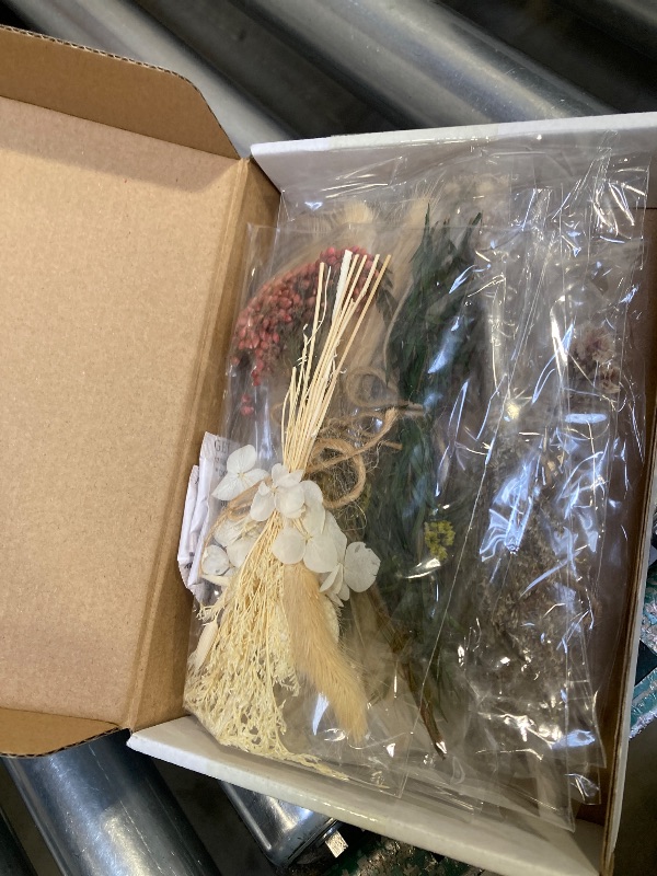 Photo 1 of 10 Pcs Mini Dried Flowers Bouquets Mixed Dried Flowers Bundles with Stem Natural Artificial Dry Flower Bouquet Dried Fake Floral Arrangement for Vase DIY Crafts Wedding Boutonniere Baby Shower Decor