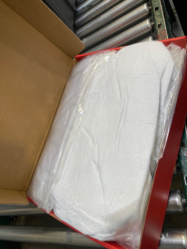 Photo 1 of Vonhen 72 Inch White Christmas Tree Skirt with 4.5" Extra Long Pile– Ultra Plush Faux Fur Tree Skirt for 7.5-12 Ft Trees