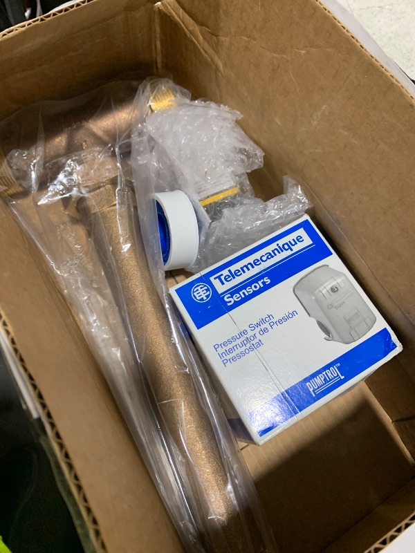 Photo 1 of 1.25 x 14 Tank Tee Installation Kit w/UNION & VALVES for Water Well Pressure Tank with FSG2 Pressure Switch NO LEAD (FSG2 30/50)