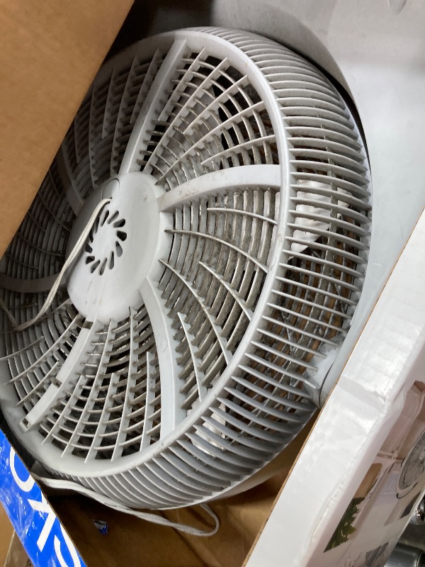 Photo 1 of **Used**Dirty****Used**Dirty**Lasko Wind Machine 20 In.
