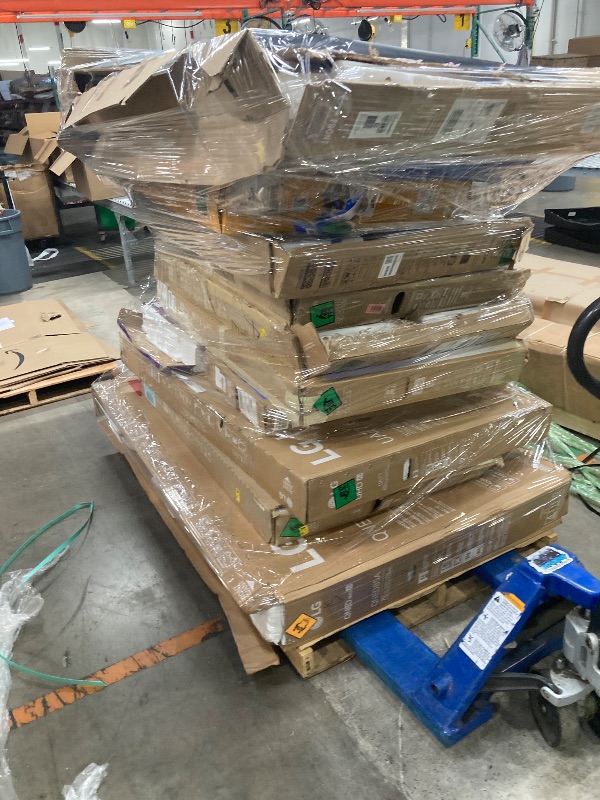 Photo 1 of ********No returns***No refund*******TV pallet doesn't work, only for parts of different brands and sizes. Some turn on, others don't. Broken screens, possibly missing cables and remote control. Returns not accepted. Final sale, approximate retail price o