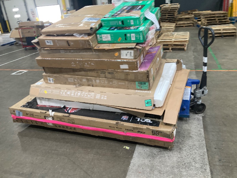 Photo 1 of ********No returns***No refund*******TV pallet doesn't work, only for parts of different brands and sizes. Some turn on, others don't. Broken screens, possibly missing cables and remote control. Returns not accepted. Final sale, approximate retail price o